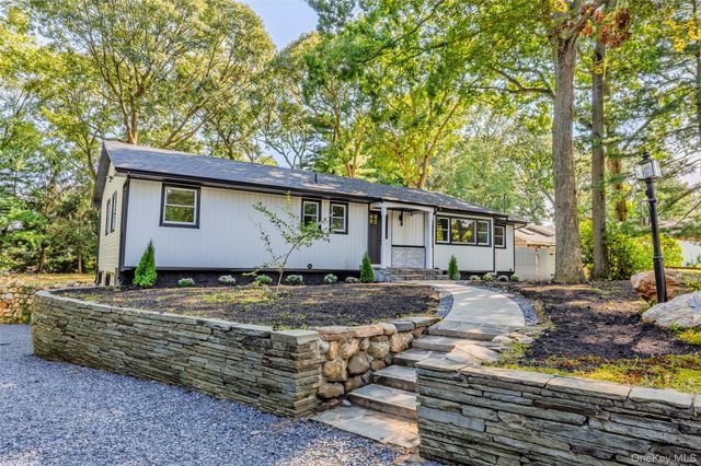 14 Camelot Lane, East Setauket, NY 11733