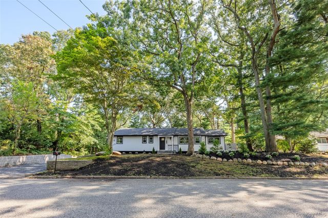 14 Camelot Lane, East Setauket, NY 11733