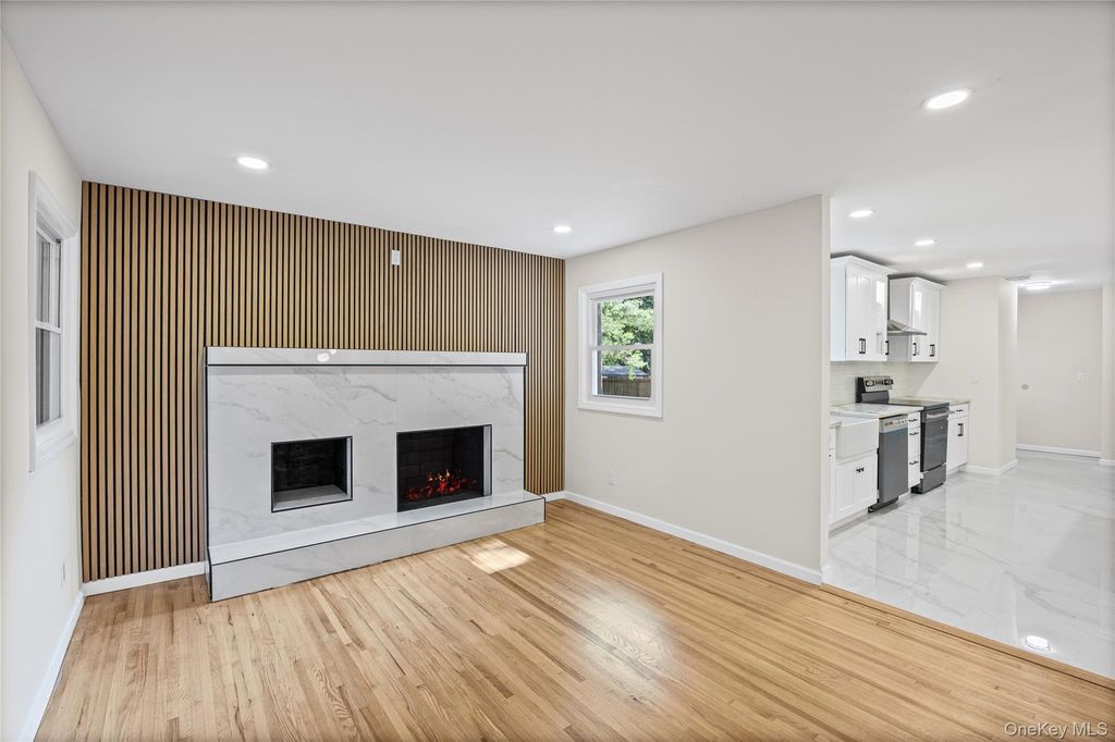 14 Camelot Lane, East Setauket, NY 11733 — photo 5