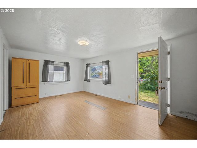 7441 Se RURAL St, Portland, OR 97206