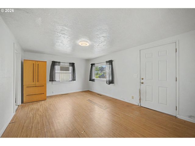 7441 Se RURAL St, Portland, OR 97206