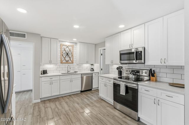 2733 E Manchester Street, Tucson, AZ 85716