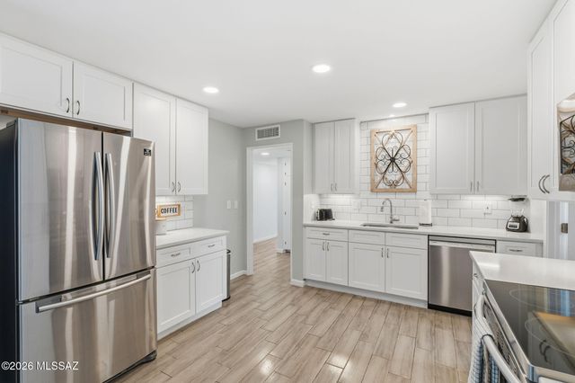 2733 E Manchester Street, Tucson, AZ 85716