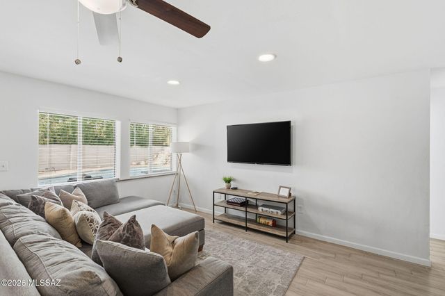 2733 E Manchester Street, Tucson, AZ 85716