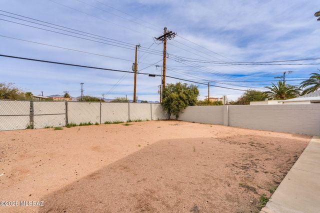 2733 E Manchester Street, Tucson, AZ 85716