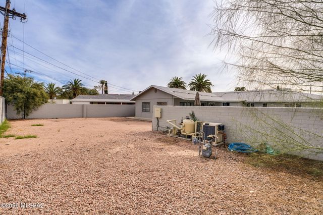2733 E Manchester Street, Tucson, AZ 85716