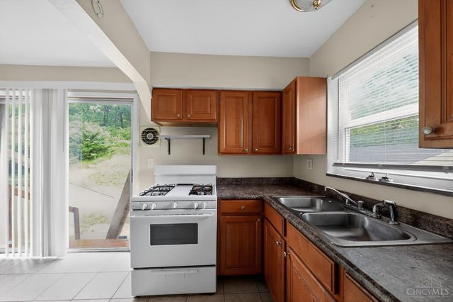 218 Ridgeway Road, Cincinnati, OH 45216