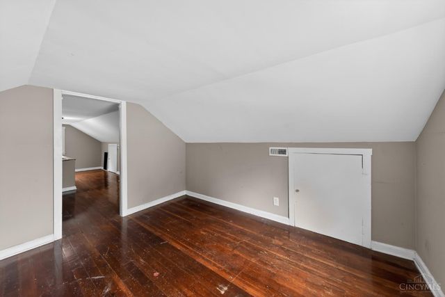 218 Ridgeway Road, Cincinnati, OH 45216