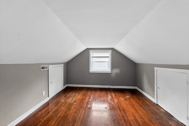 218 Ridgeway Road, Cincinnati, OH 45216