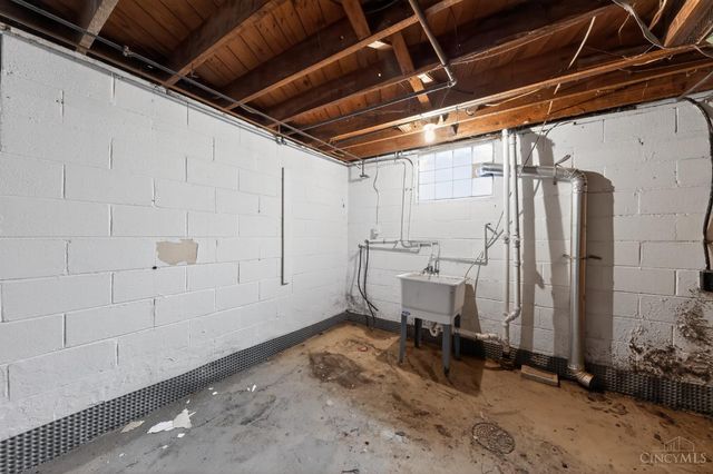 218 Ridgeway Road, Cincinnati, OH 45216