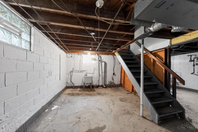 218 Ridgeway Road, Cincinnati, OH 45216
