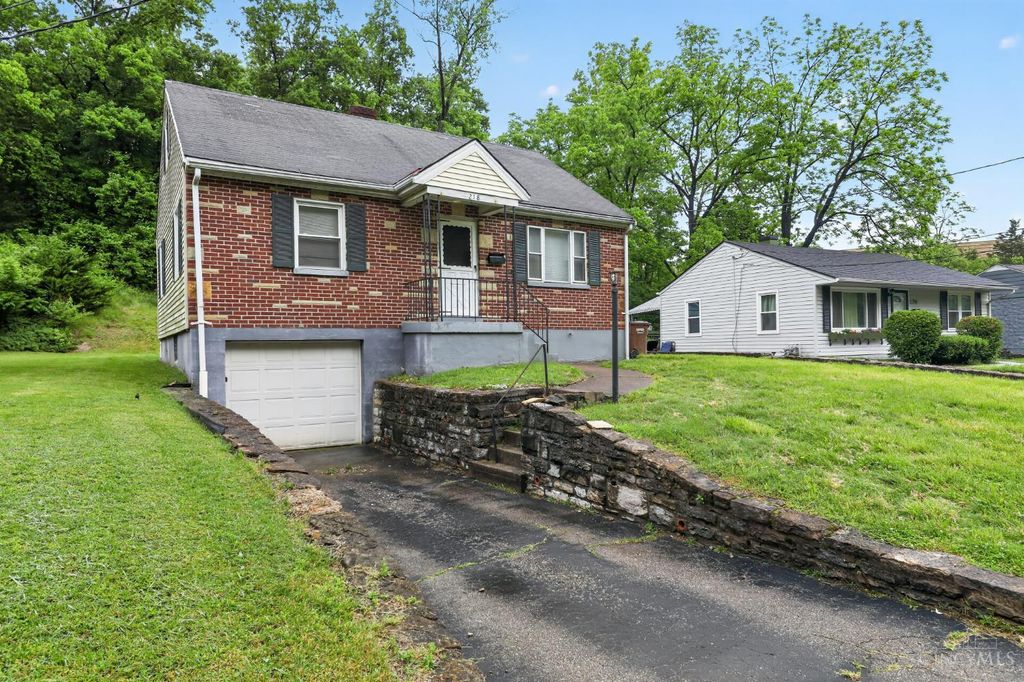 218 Ridgeway Road, Cincinnati, OH 45216