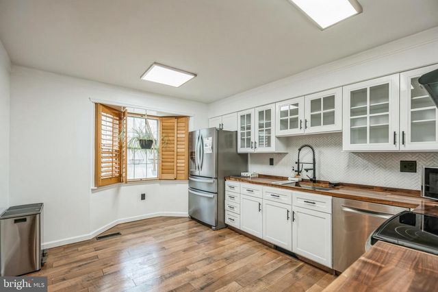 8580 CRAIN HWY, La Plata, MD 20646