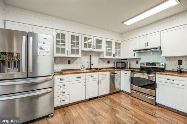 8580 CRAIN HWY, La Plata, MD 20646