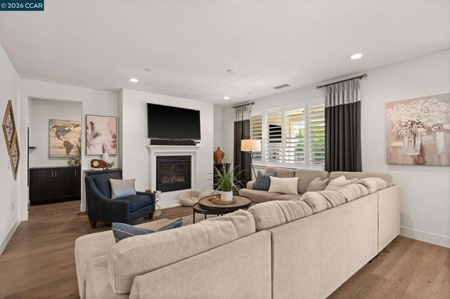 9078 Tradewinds Cir, Discovery Bay, CA 94505