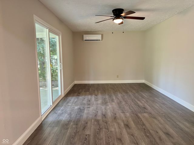 939 Sawmill Road, Whiteland, IN 46184