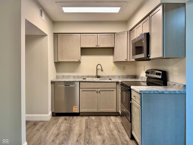 939 Sawmill Road, Whiteland, IN 46184
