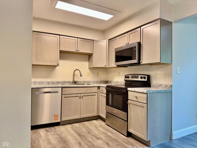 939 Sawmill Road, Whiteland, IN 46184