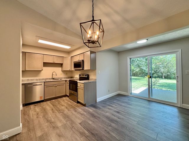 939 Sawmill Road, Whiteland, IN 46184