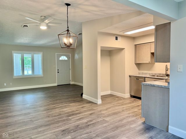 939 Sawmill Road, Whiteland, IN 46184