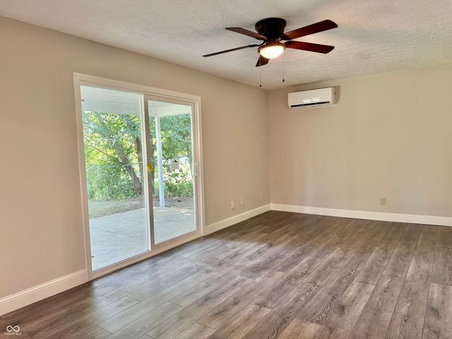 939 Sawmill Road, Whiteland, IN 46184