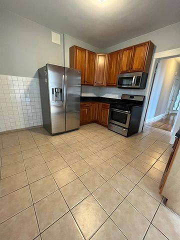 4411 W Montrose Avenue 2, Chicago, IL 60641