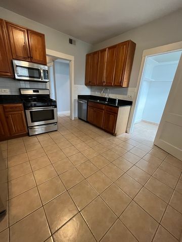 4411 W Montrose Avenue 2, Chicago, IL 60641