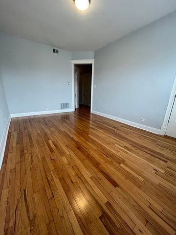 4411 W Montrose Avenue 2, Chicago, IL 60641