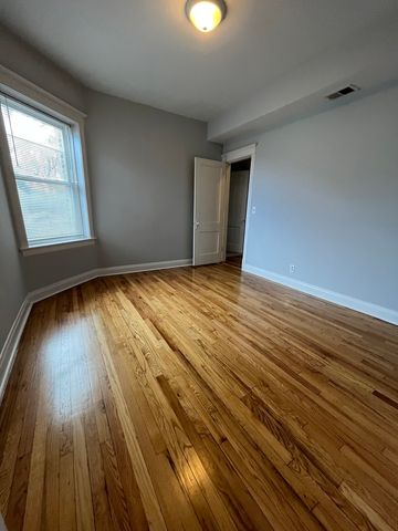 4411 W Montrose Avenue 2, Chicago, IL 60641