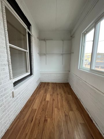 4411 W Montrose Avenue 2, Chicago, IL 60641