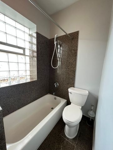 4411 W Montrose Avenue 2, Chicago, IL 60641