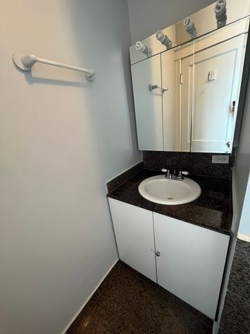 4411 W Montrose Avenue 2, Chicago, IL 60641