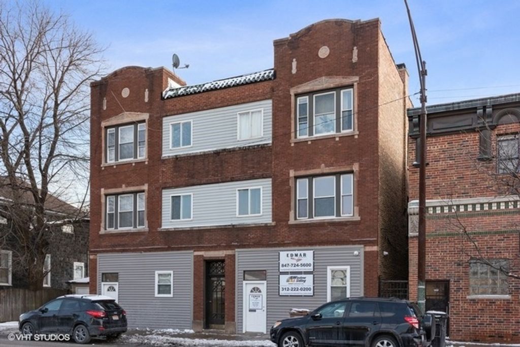 4411 W Montrose Avenue 2, Chicago, IL 60641