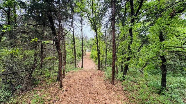 5928 Crest Drive, Guthrie, OK 73044