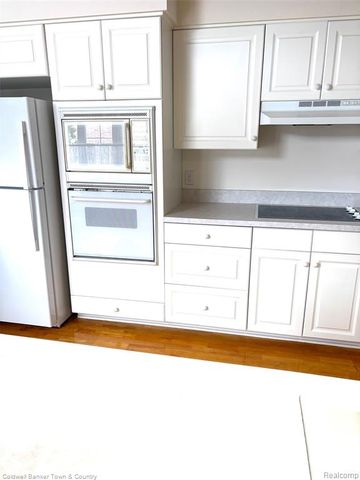 6320 Squire Lake Drive, Flushing, MI 48433