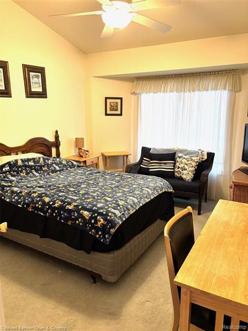 6320 Squire Lake Drive, Flushing, MI 48433