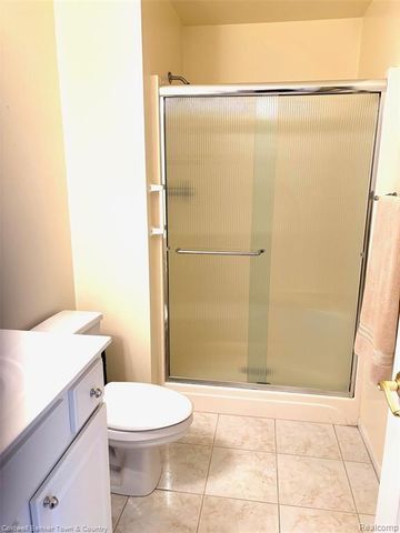 6320 Squire Lake Drive, Flushing, MI 48433