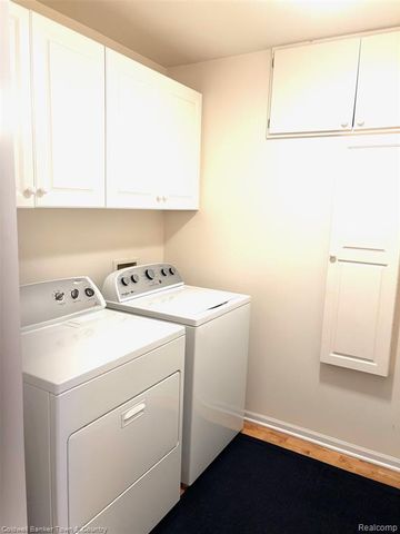 6320 Squire Lake Drive, Flushing, MI 48433