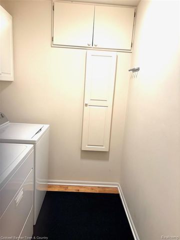 6320 Squire Lake Drive, Flushing, MI 48433