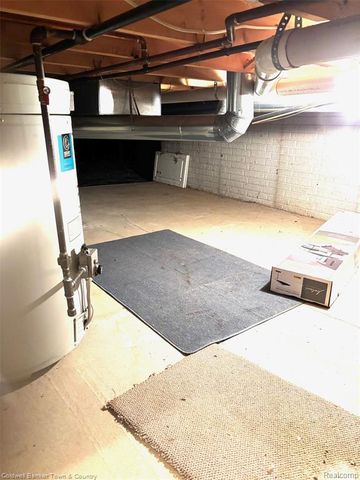 6320 Squire Lake Drive, Flushing, MI 48433