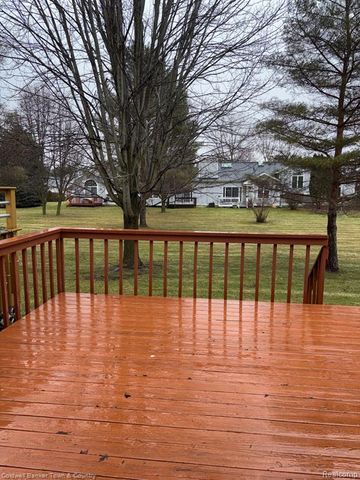 6320 Squire Lake Drive, Flushing, MI 48433