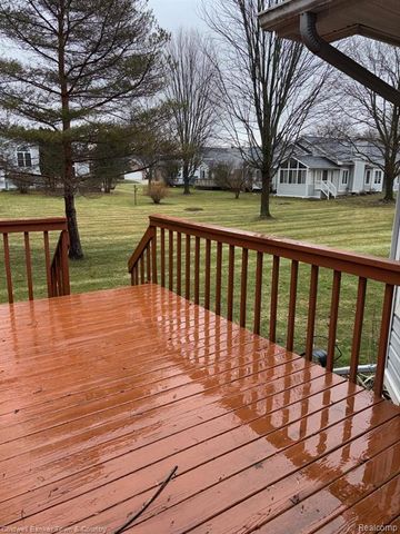 6320 Squire Lake Drive, Flushing, MI 48433