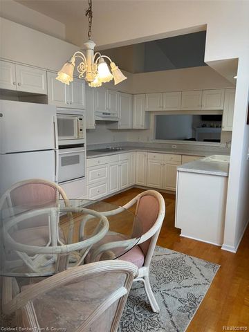 6320 Squire Lake Drive, Flushing, MI 48433