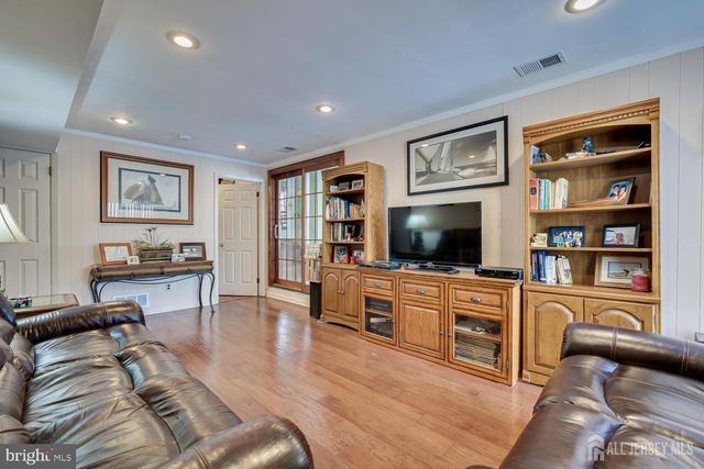 19 ANNETTE DR, Edison, NJ 08820