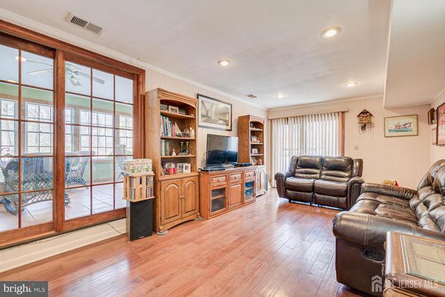 19 ANNETTE DR, Edison, NJ 08820