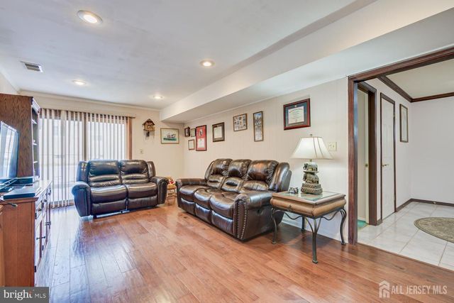 19 ANNETTE DR, Edison, NJ 08820