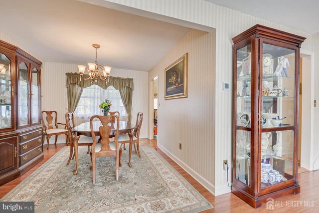 19 ANNETTE DR, Edison, NJ 08820