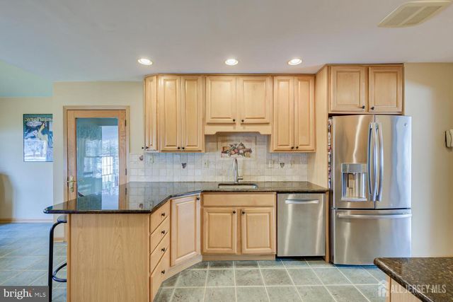19 ANNETTE DR, Edison, NJ 08820