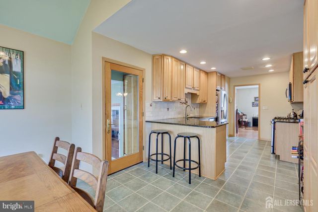 19 ANNETTE DR, Edison, NJ 08820