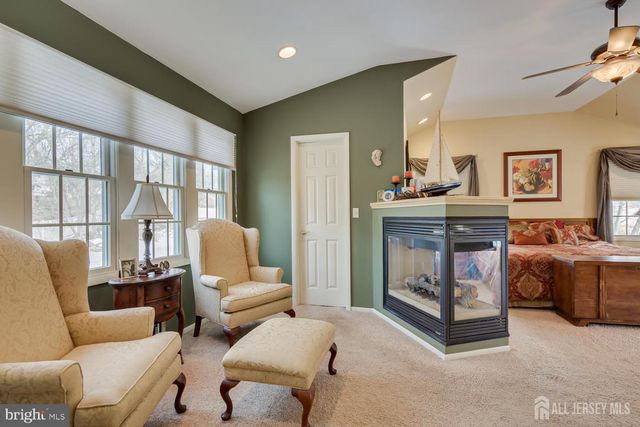 19 ANNETTE DR, Edison, NJ 08820